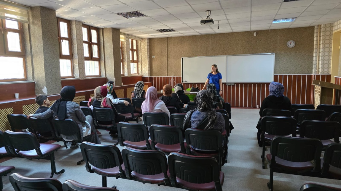 Velilerimize Yönelik Aile Eğitim Kursu Açılmıştır